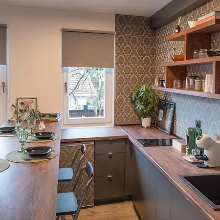 Nana's Atelier In The Old Town 塞拉耶佛